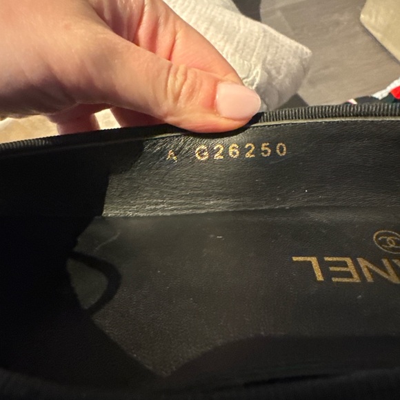 CHANEL Classic Black Leather Flats - Picture 4 of 4